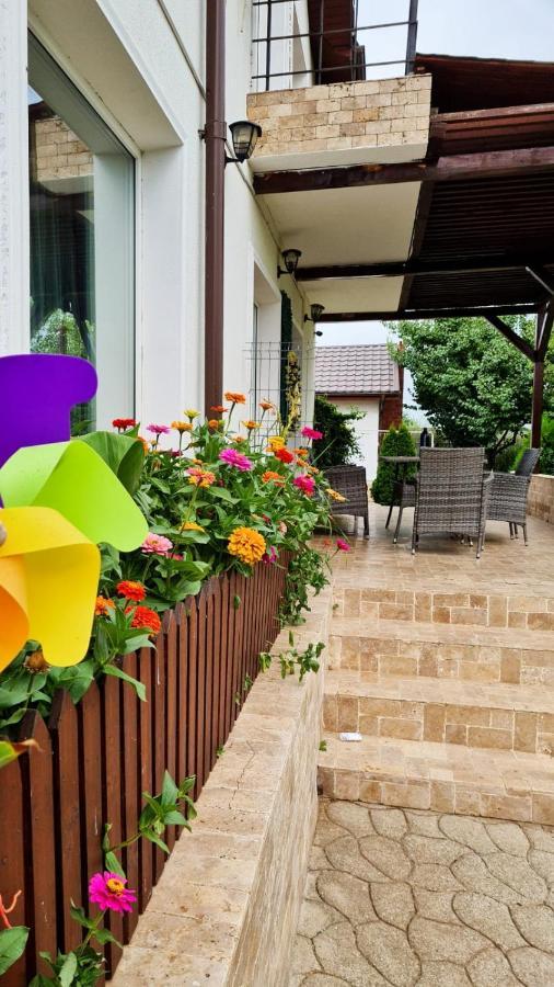 Nobless Villa Mereni  Экстерьер фото
